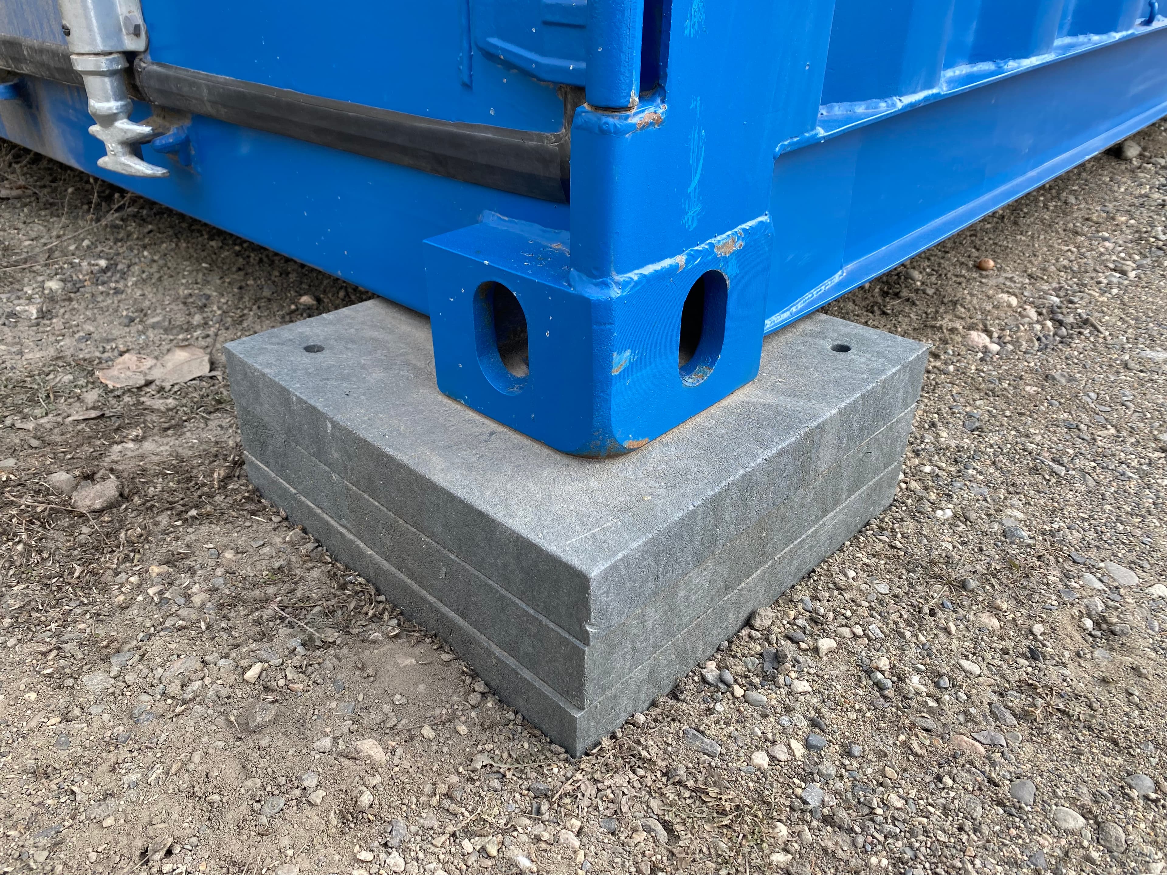 Levelling pad together w container (4).jpg