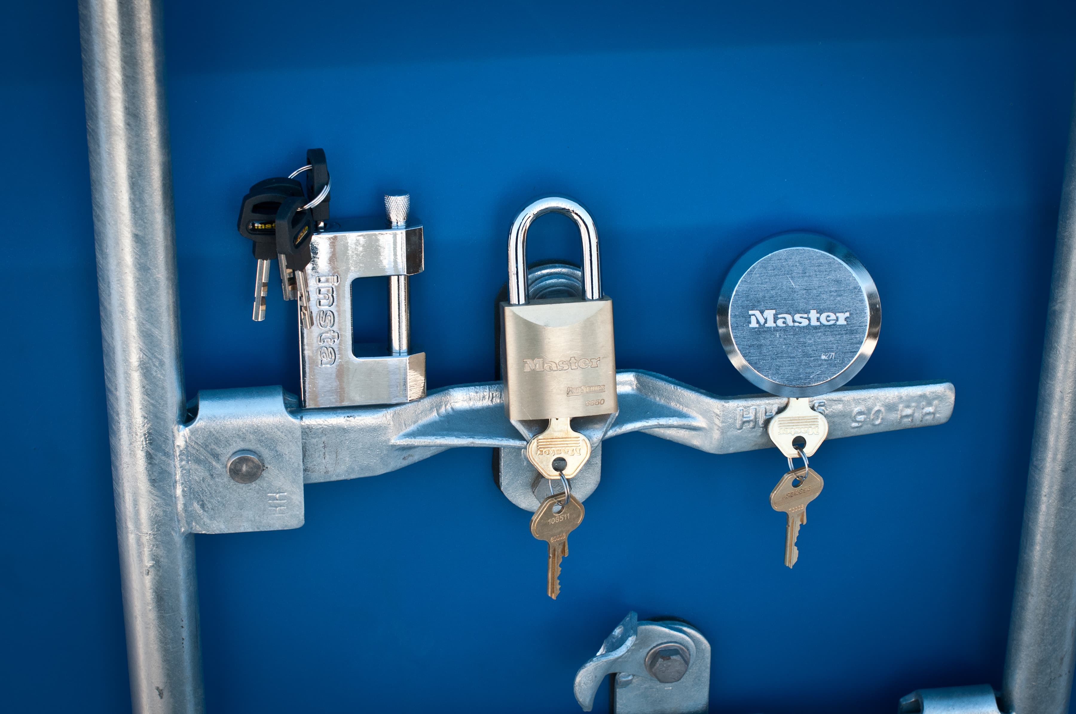 D5e.6271%20Master%20Lock%20Puck%20Lock.jpg